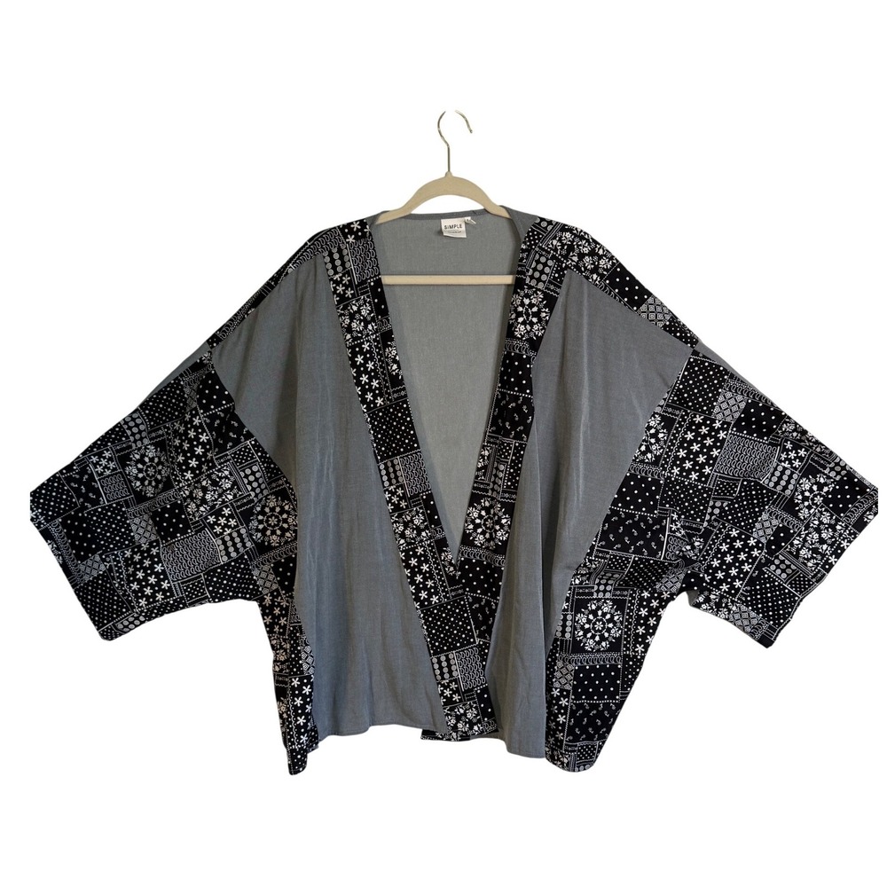 Suzanne Betro Simple Grey Black Bandana Patchwork Kimono Wrap Top 4X U3515001
